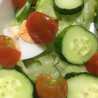 トマトきゅうり卵のカラフルサラダ